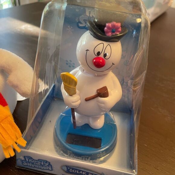 Frosty The Snowman Solar Bobbler and Gemmy 7 inch Plush Snowman - Picture 5 of 12